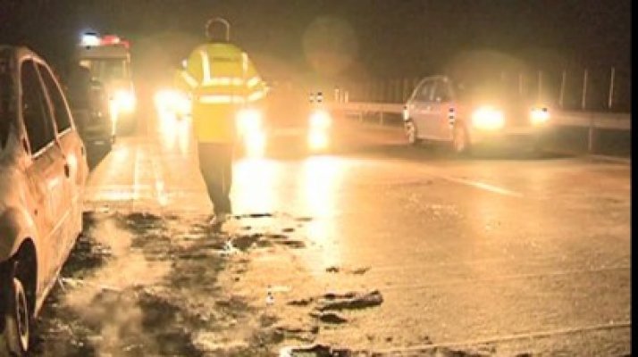 Panică pe Autostrada Soarelui. Un taximetru a ars în întregime la km 27